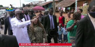 Akeredolu inaugurates road in Araromi Obu