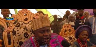 Akeredolu presents Staff of Office to Owa Ale of Ikare, Oba Adegbite-Adedoyin