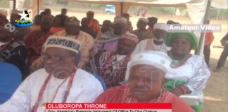 Gov, Akeredolu Presents Instrument of Office to Oluboropa, Oba Olaleye