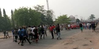 Breaking…… Akungba road carnage: Aaua students protest incessant accidents