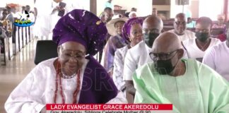 Akeredolu leads siblings to celebrate mother at 90