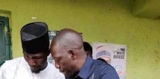 Convention Largesse: PDP delegate, Sabo distributes money realized from aspirants among less privileged.