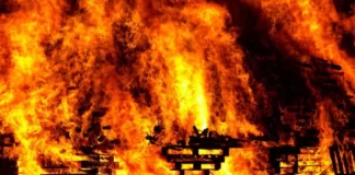 Fire razes shops in Onitsha market