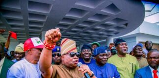 Photos: Osun Civil Servants rejoice with Governor Ademola Adeleke over Supreme Court judgement affirming his electoral victory