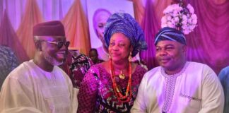 AIYEDATIWA, OLADIJI, ADETIMEHIN, OTHERS HONOUR ABIOLA MAKINDE AT MOTHER’S BURIAL.