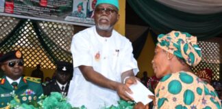 Ondo: Aiyedatiwa distributes N30M loan cheques to wives of fallen heroes